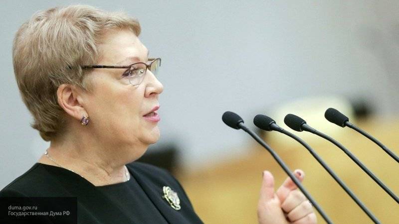 Васильева призвала учителей противостоять попыткам исказить историю страны