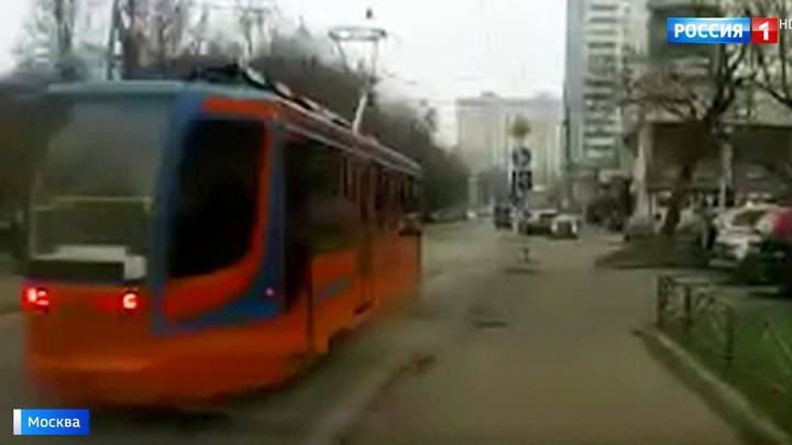 Неуправляемый трамвай стал причиной массового ДТП в Сокольниках