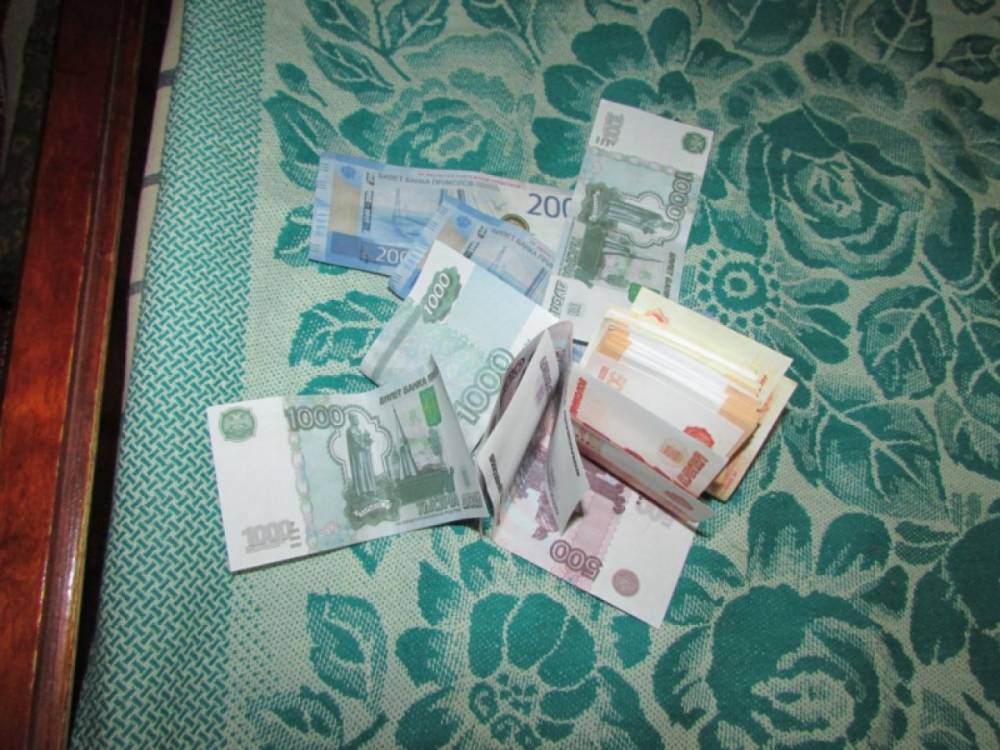 Сокольчанка подменила сбережения пенсионерки на купюры «банка приколов»