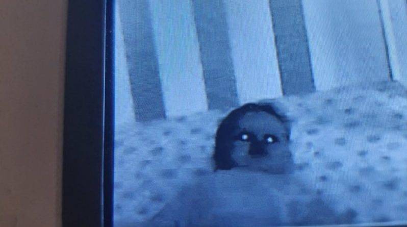 «Как в малобюджетном фильме ужасов»: соцсети обсуждают «демоническое» фото новорожденного мальчика