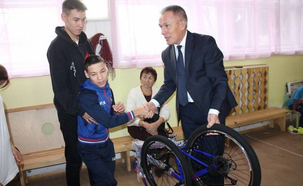 Мама ребенка с ДЦП, которому башкирский чиновник подарил велосипед, прокомментировала реакцию семьи