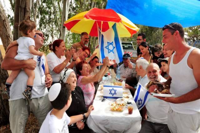 Только не в Израиле: почему в нашей стране никогда не откажутся от одноразовой посуды