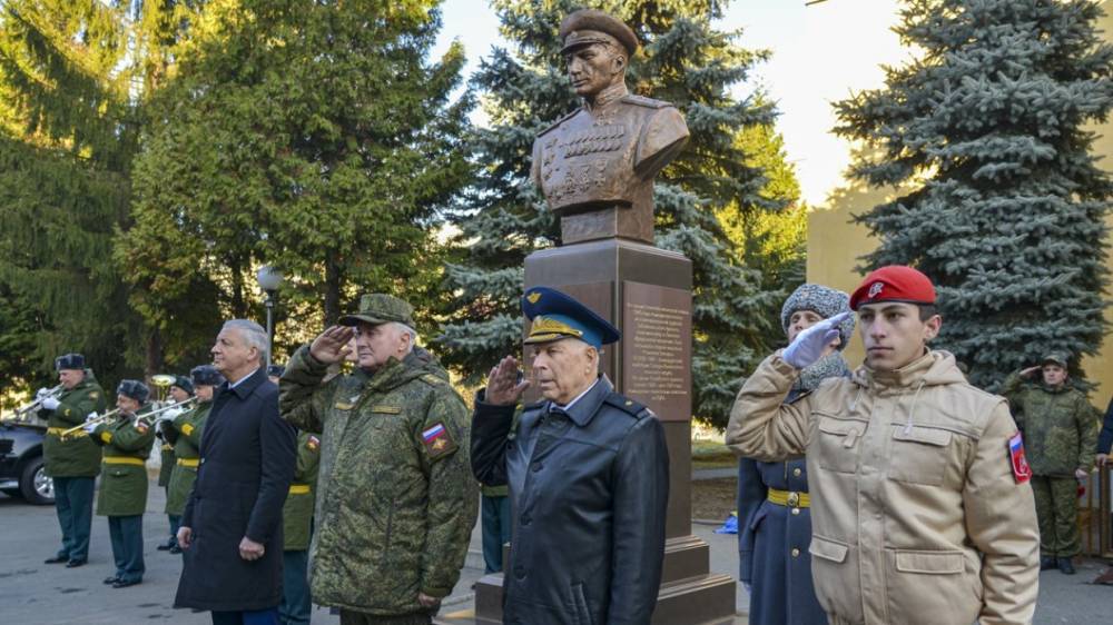 Памятник дважды герою СССР Иссе Плиеву появился во Владикавказе