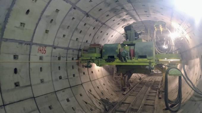 Рабочие проложили второй километр коричневой ветки метро Петербурга