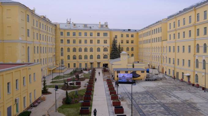 Российский Минкульт открыл парк во дворе Интендантских складов в Петербурге