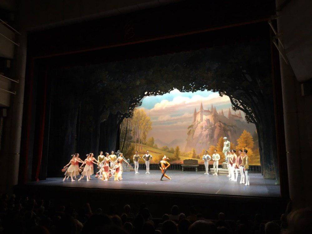 Пекинская академия танца представила «Лебединое озеро» в Детском театре Бориса Эйфмана