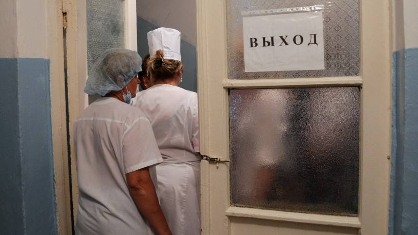 Главврач детской поликлиники на Урале выдает замуж своих сотрудниц
