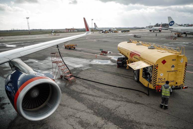 Минтранс: правительство перенесло выплаты авиакомпаниям за рост цен на керосин на 2020 год