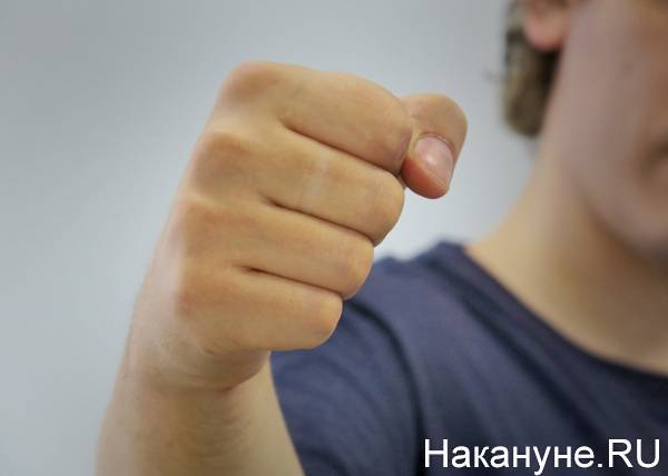 "Удар в лицо, поврежденная камера". В Евпатории напали на съемочную группу телеканала "Крым 24"