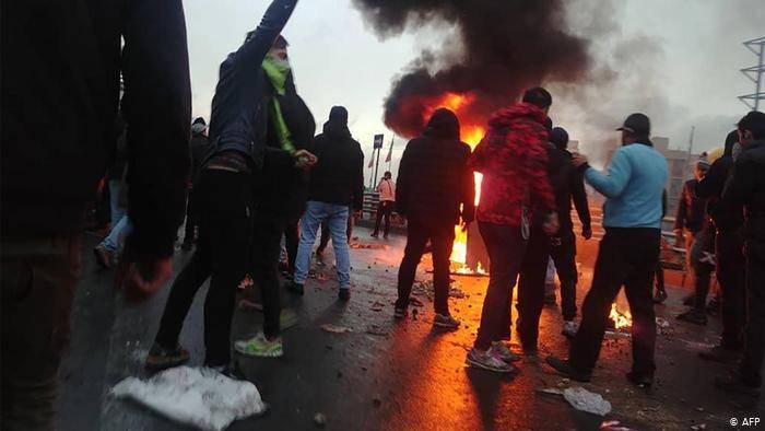 В Иране по меньшей мере 106 человек погибли в ходе протестов из-за повышения цен на бензин
