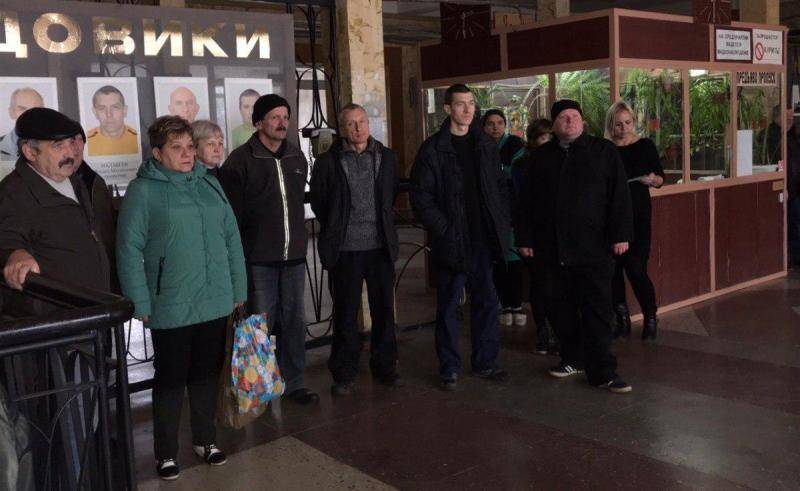 В ДНР сотрудники пострадавшего от киевского режима предприятия получили гуманитарную помощь