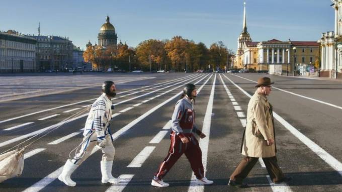 Тилль Линдеманн повторил знаменитое фото The Beatles на Дворцовой площади