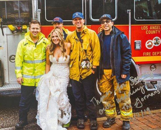 Пожарные Лос-Анджелеса сопроводили невесту и ее подружек на свадьбу во время огромной пробки