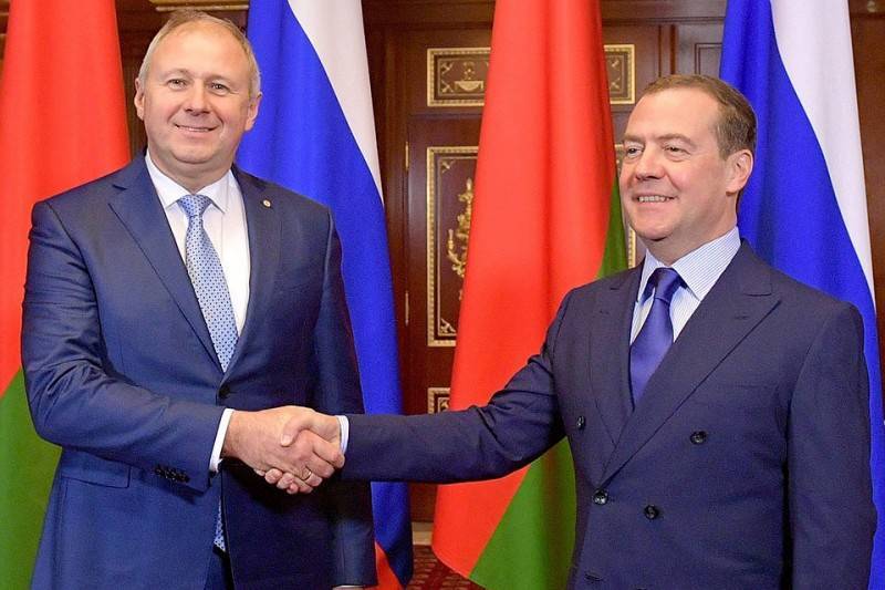 Медведев призвал белорусов «понизить градус» риторики