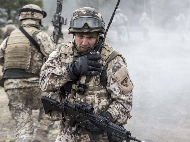 Бойцы НАТО пожаловались на преследование со стороны России
