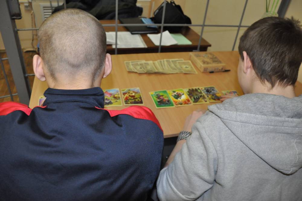 За четыре месяца в петербургские отделения полиции доставили 409 подростков