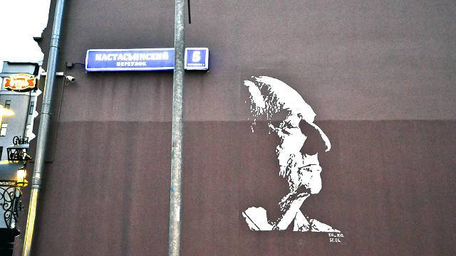Граффити с портретом Марка Захарова напротив "Ленкома" восстановили