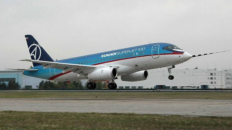 Пассажирский Superjet с отказавшим двигателем штатно приземлился в Тюмени