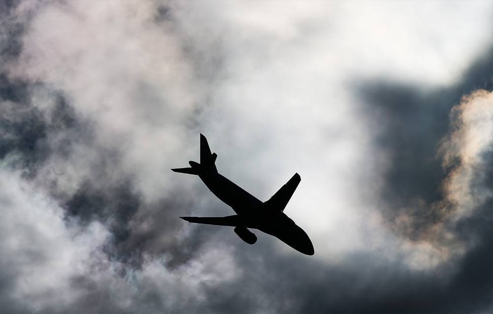 В Тюмени экстренно сел Superjet 100 — после взлета у него отказал двигатель, самолету пришлось 1,5 часа вырабатывать топливо