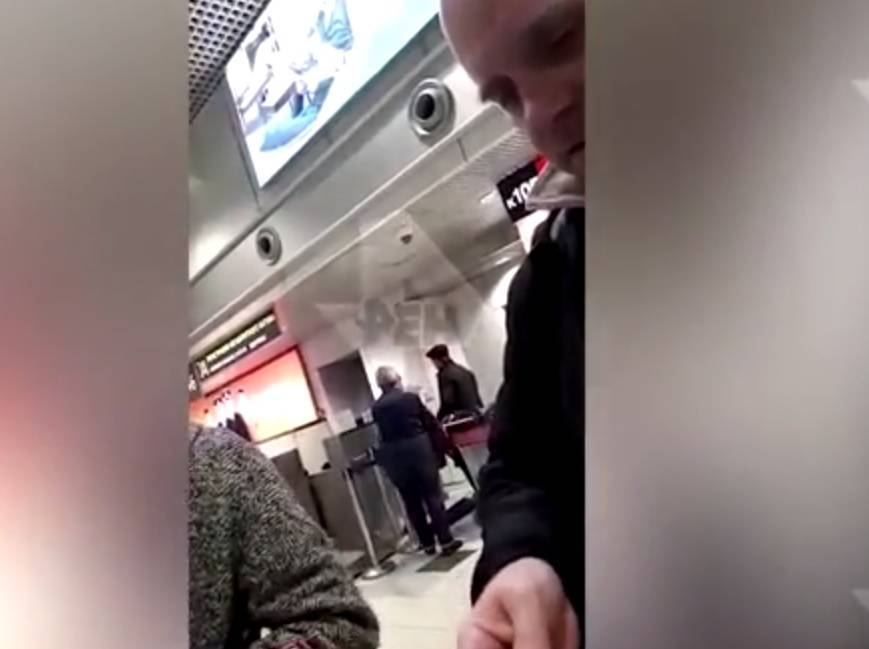 Пассажиры жалуются на "Уральские авиалинии" из-за задержки рейса