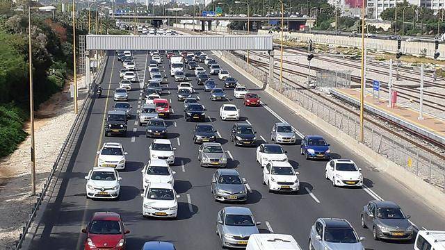 С 1 ноября в Израиле вводятся зимние правила вождения: где и когда включать фары