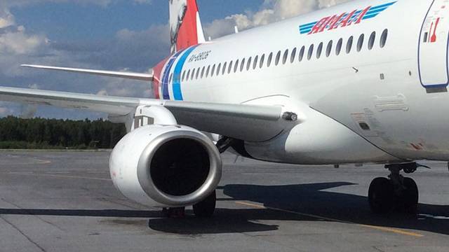 Пострадавших при экстренной посадке SSJ-100 в аэропорту Тюмени нет