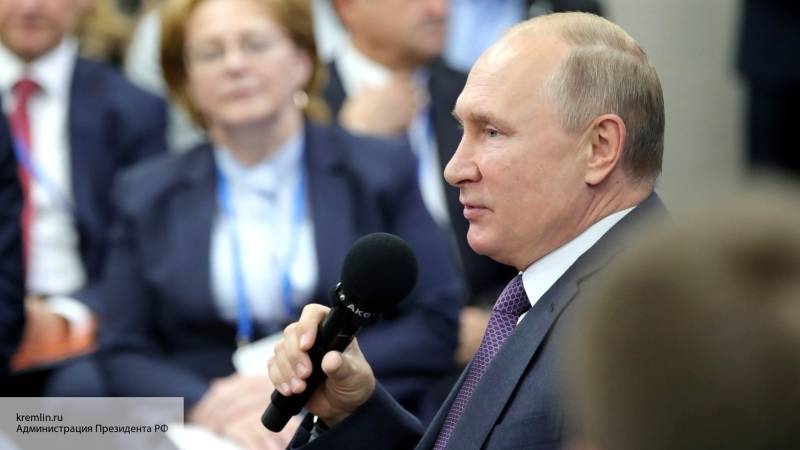 Путин призвал оценивать работу власти в соответствии с запросами общества