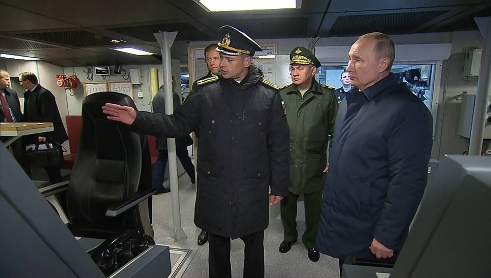 Путин отдал приказ на борту корвета "Гремящий" (видео)