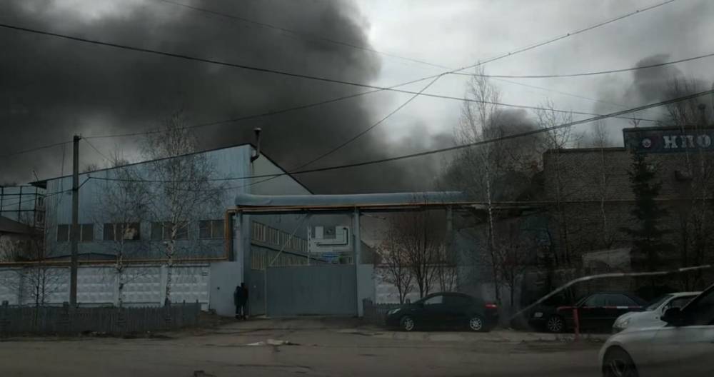 Ликвидировано открытое горение на складе с древесиной в Подмосковье