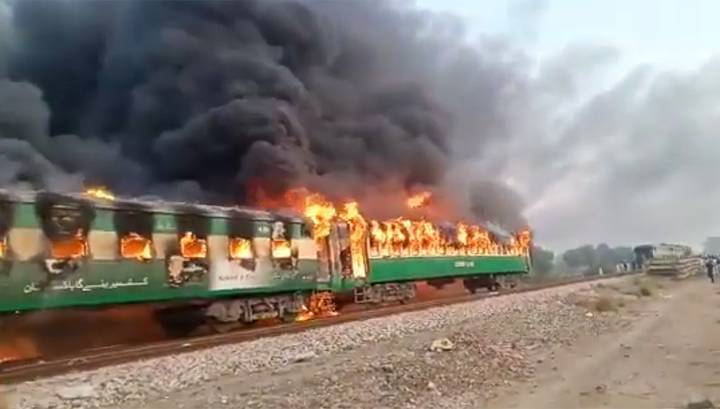 Жертвами ЧП на железной дороге в Пакистане стали не менее 10 человек