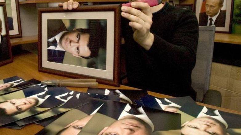 Надымские чиновники заказали утилизацию портретов Дмитрия Медведева за 1 266 рублей