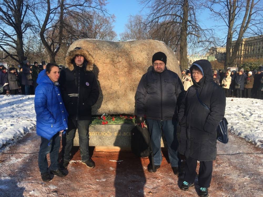 У Соловецкого камня возложили цветы в память о жертвах политических репрессий
