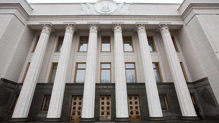Рада попросила США "проявить сдержанность" по отношению к полку "Азов"
