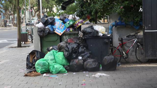 "Города завалит мусором, детсады закроются": местные власти угрожают забастовкой