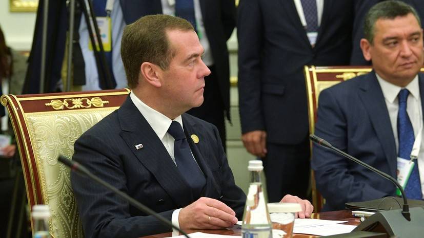 Медведев призвал ШОС продумать восстановление экономики Афганистана