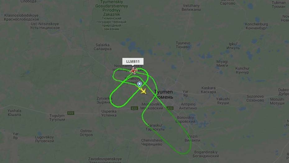 Летевший в Петербург из Тюмени "Суперджет" готовится к экстренной посадке из-за отказа двигателя