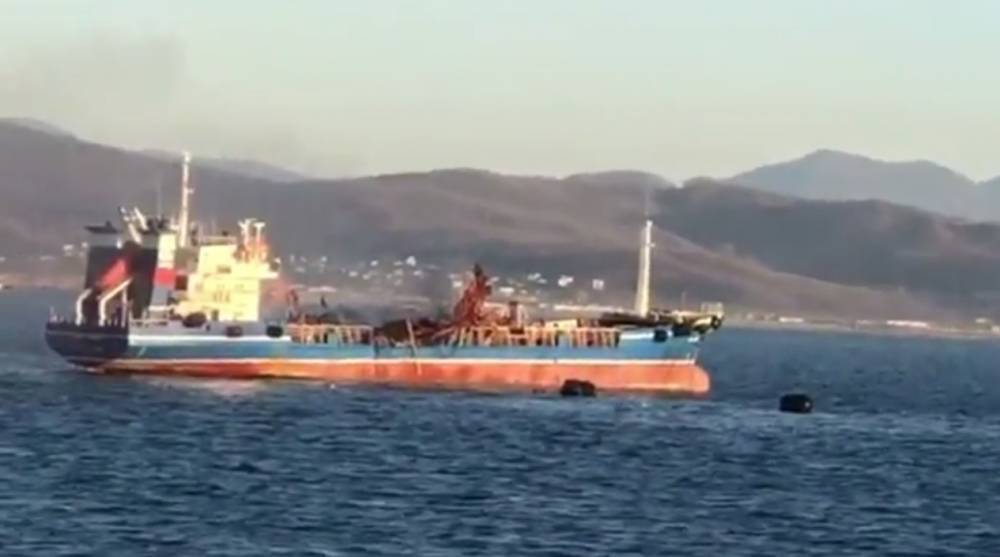 В Сети появилось видео с места хлопка на танкере в Находке