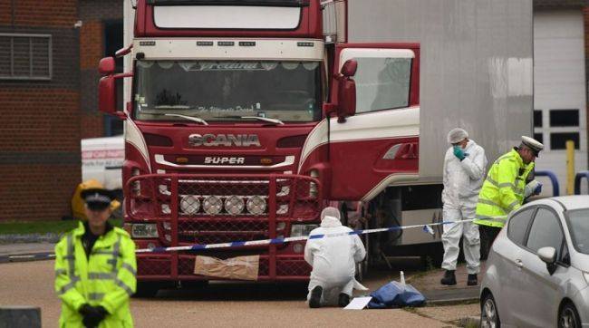 39 человек, найденные мертвыми в грузовике в Англии оказались вьетнамцами