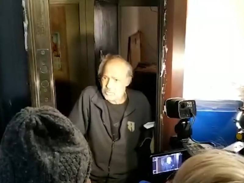 В Екатеринбурге освободили замурованного в своей квартире пенсионера