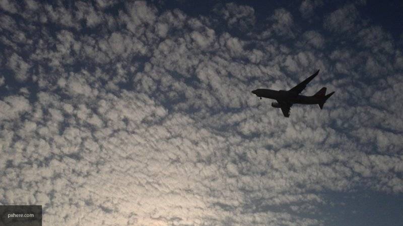 На борту вылетевшего из Тюмени Superjet-100 с отказавшим двигателем находятся 80 человек