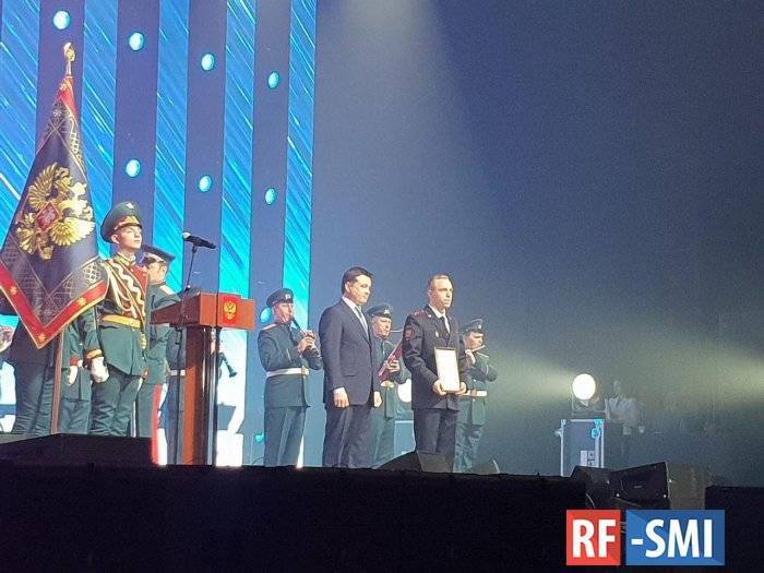 Андрей Воробьев вручил ордена и медали подмосковным полицейским