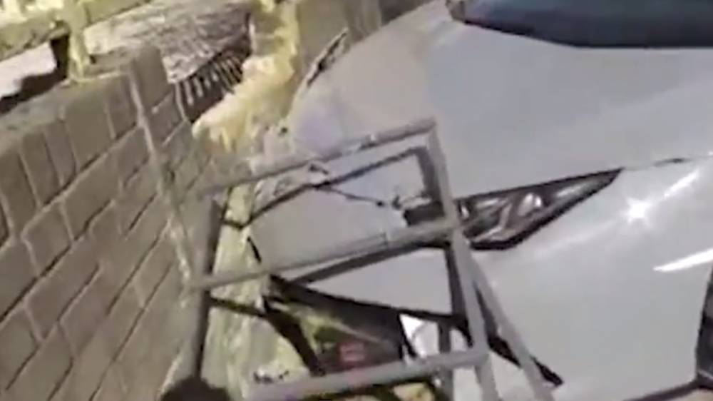 Видео: владелец Lamborghini разбил его, проехав 100 метров