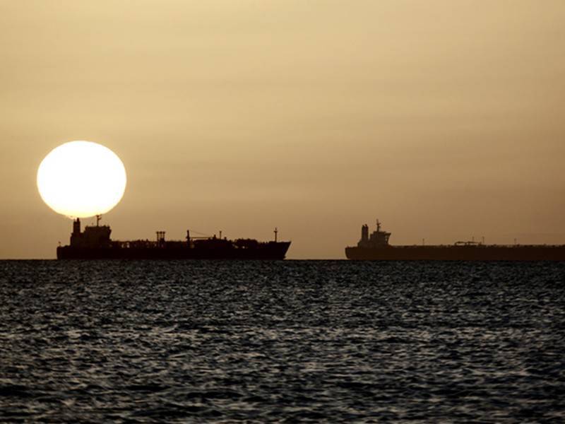 Бразилия назвала причину загрязнения побережья страны нефтью