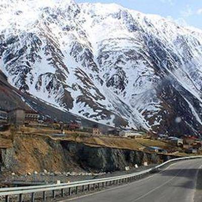 Военно-грузинскую дорогу открыли для проезда легковых автомобилей