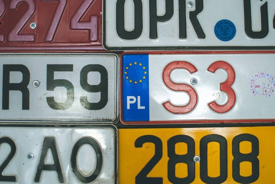 В России начнут штрафовать машины с иностранными номерами за нарушения ПДД