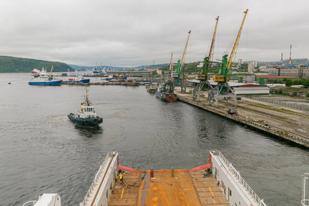 Мурманский торговый порт встретил юных членов профсоюзов России и Норвегии