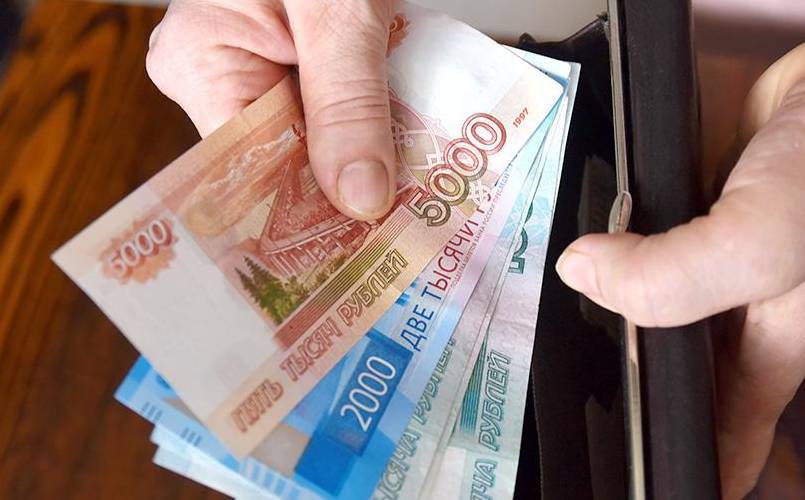 Названы вакансии в РФ с зарплатой до 300 тыс. рублей
