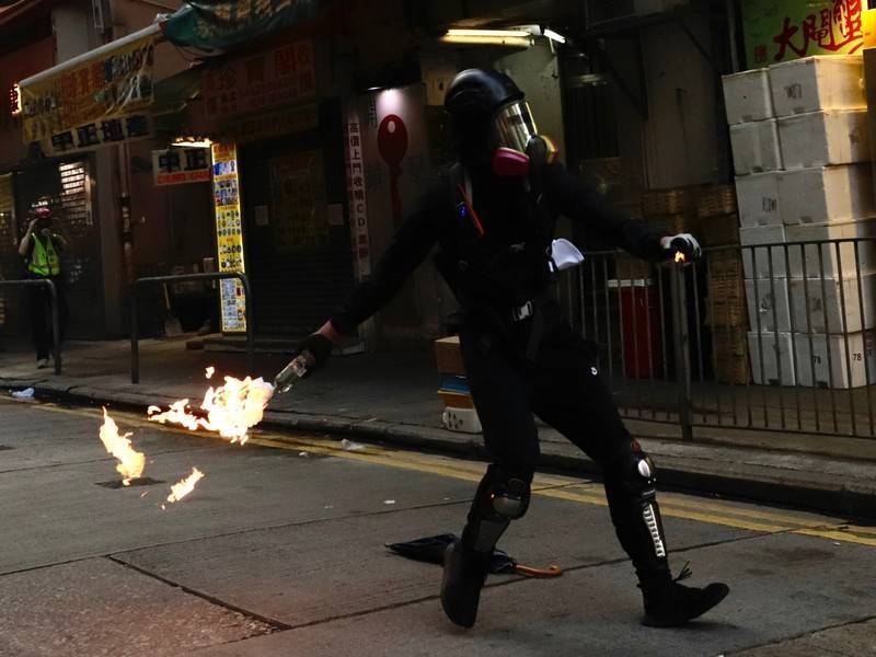 Протестующие разгромили штаб-квартиру «Синьхуа» в Гонконге