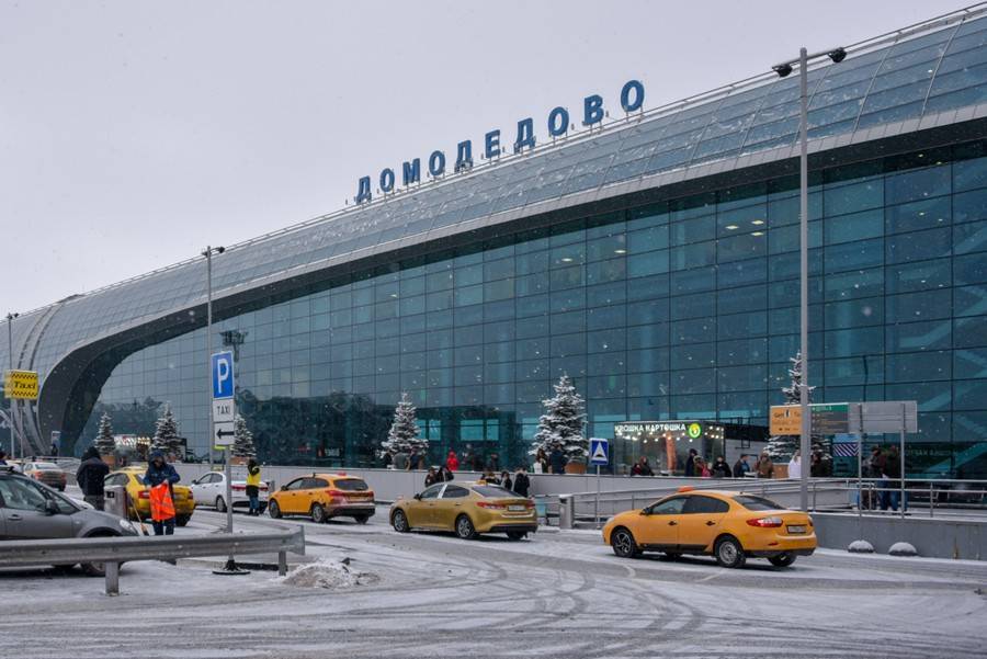 Мужчину, устроившего дебош на рейсе Москва – Куляб, арестовали на пять суток