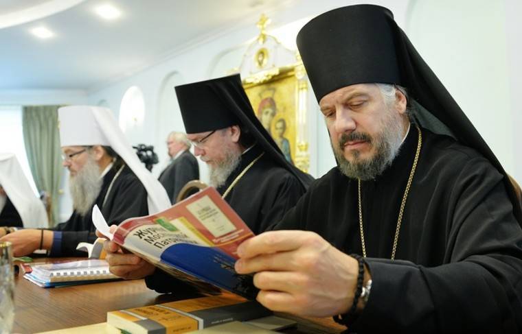 РПЦ не станет переводить богослужения на современный русский